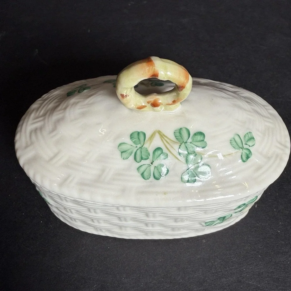 Vtg BELLEEK Ireland Porcelain Lidded Trinket Box Shamrocks Basketweave